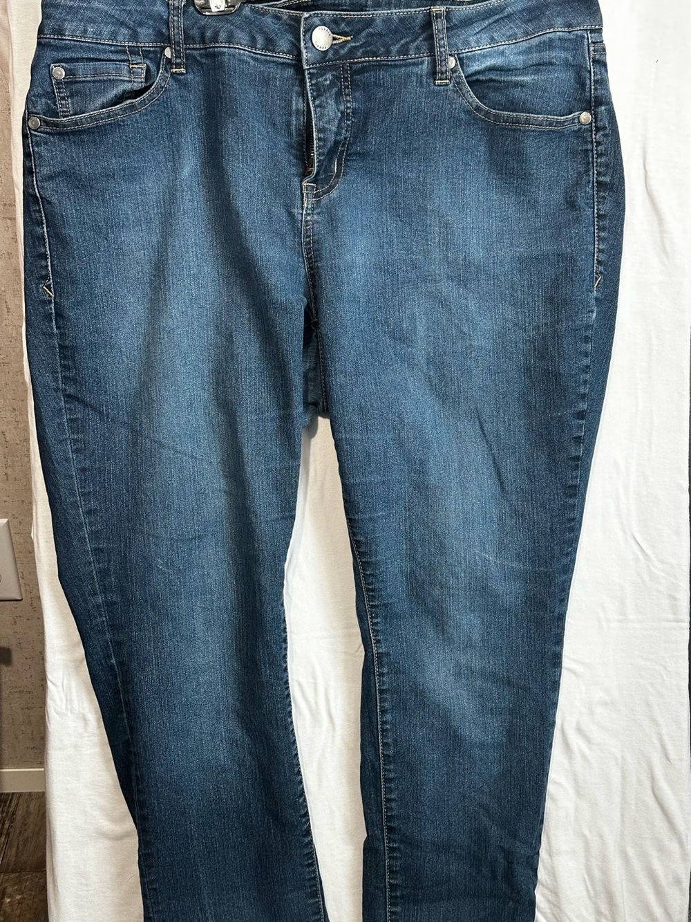 Torrid Womens 16S Short Dark Wash Stretch Denim Skinny Straight Jeans 10309320